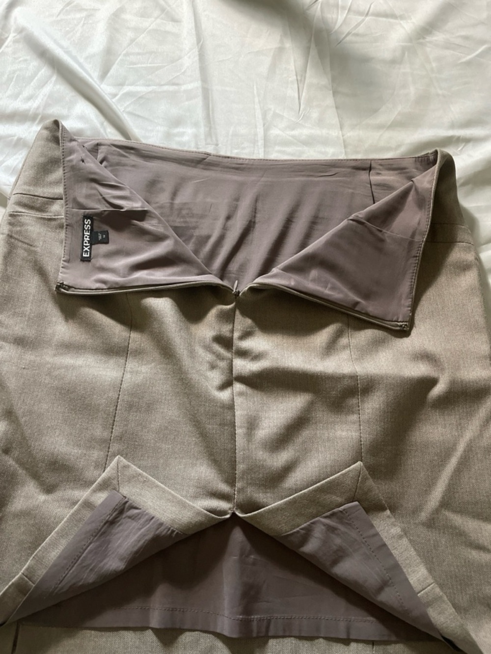 Express Pencil Skirt Sz 12 Taupe Beige Career Office Mini Lined Back Slit - Picture 10 of 12